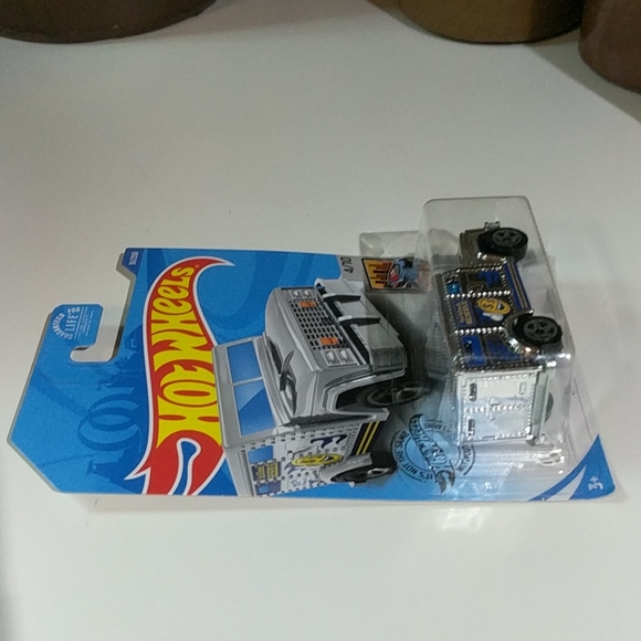 Hot Wheels HW Armored Truck - Picture 3 of 8